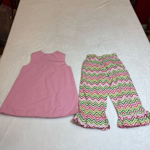 Smockadot Kids Chevron Set with Embroidered Present Emblem - Picture 2 of 10